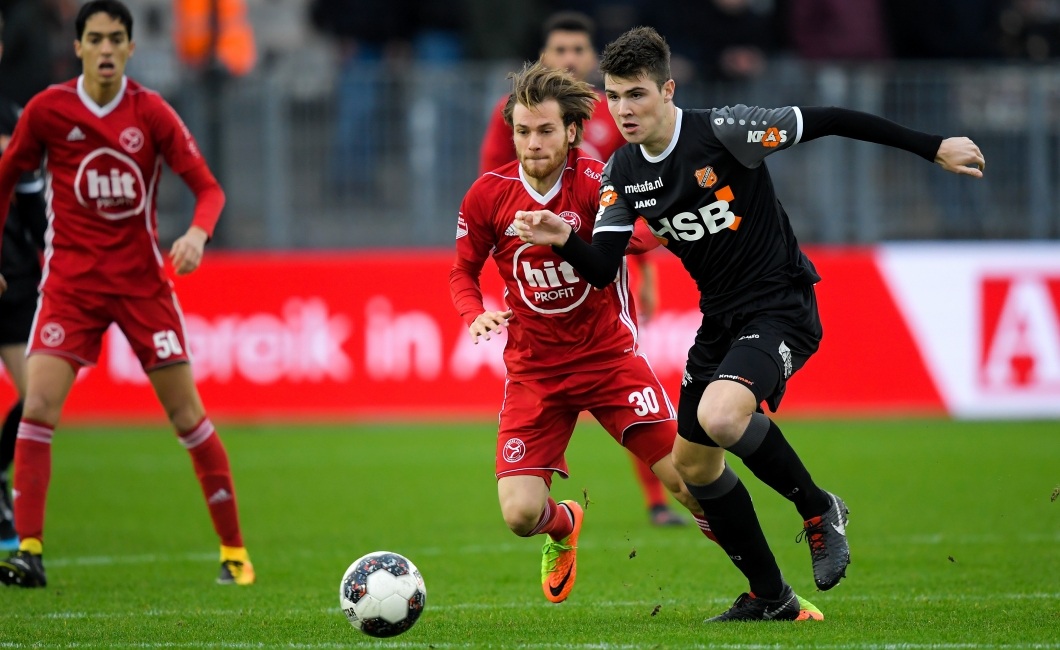 Almere City FC heeft wind niet in de zeilen