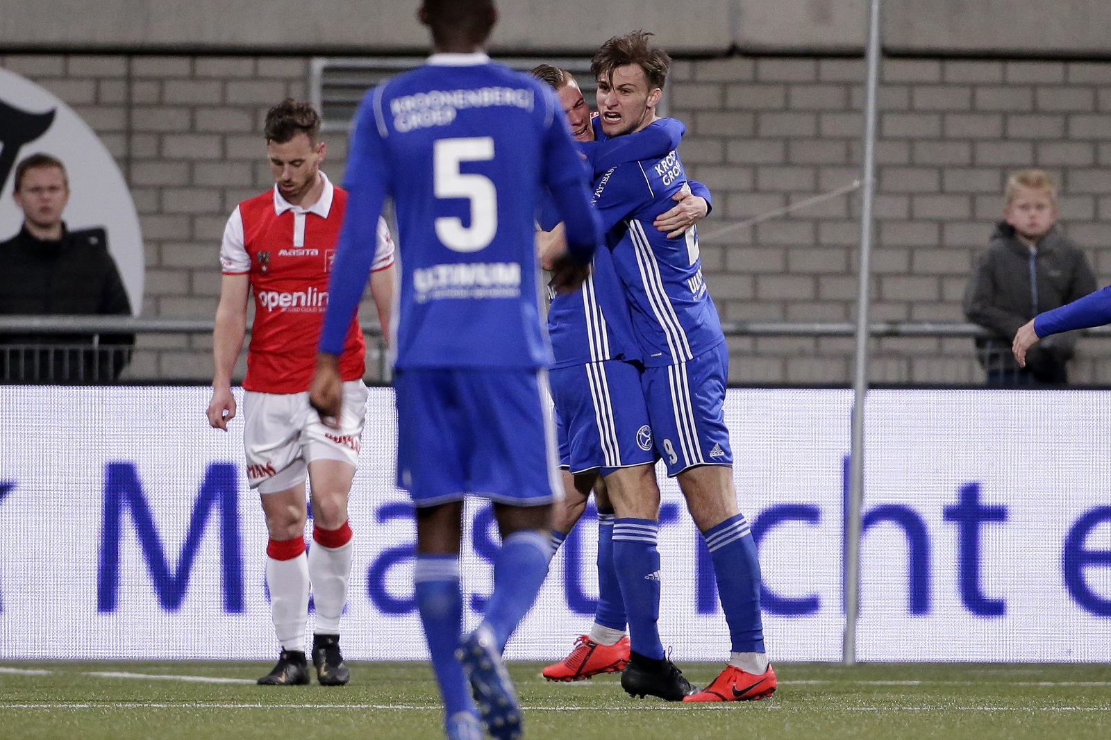 Almere City FC knokt zich naar punt in Maastricht