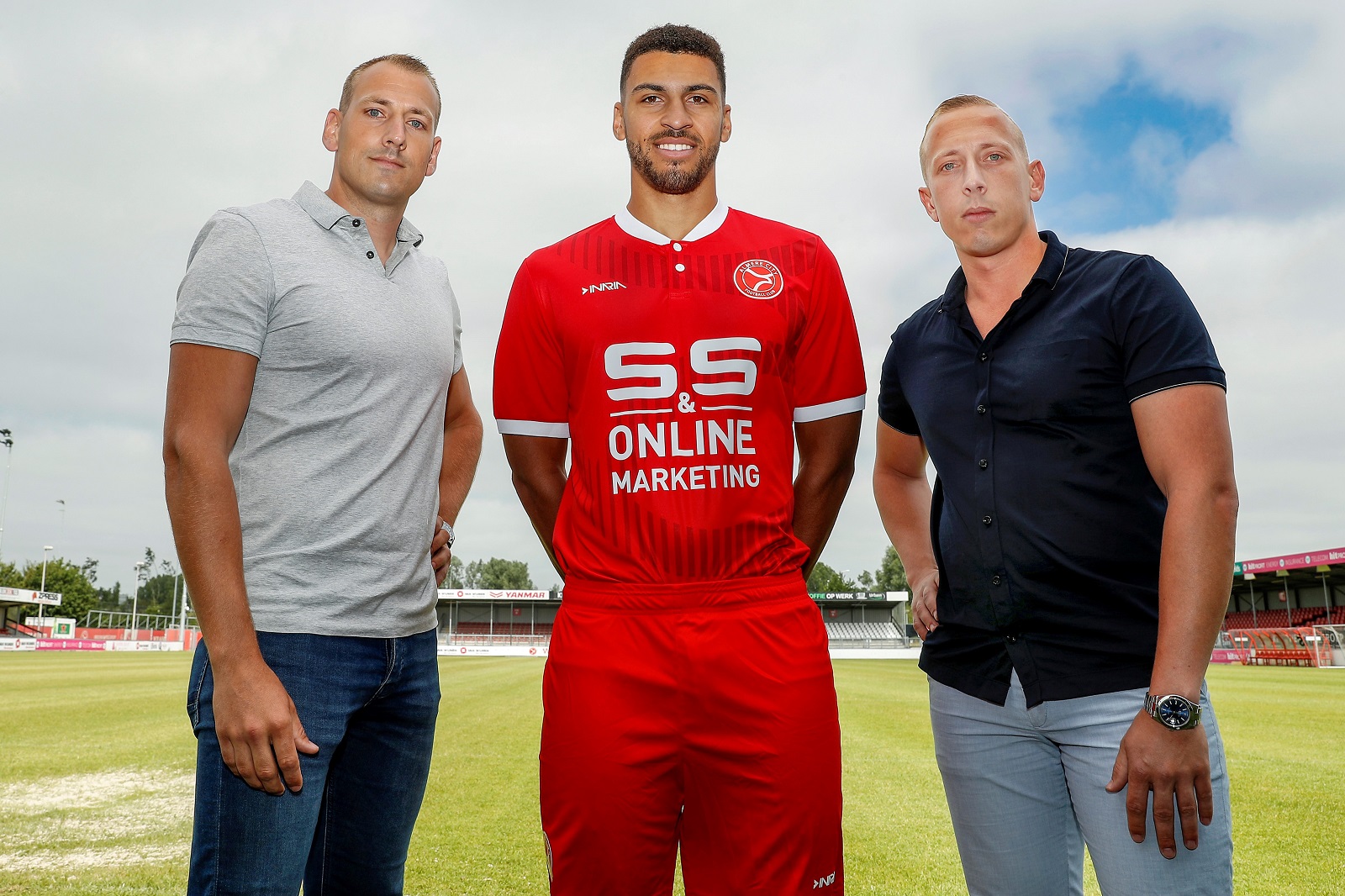 Tegenstander Spookachtig ik betwijfel het S&S Online Marketing allereerste hoofdsponsor Almere City FC in innovatief  periodeconcept - Almere City FC
