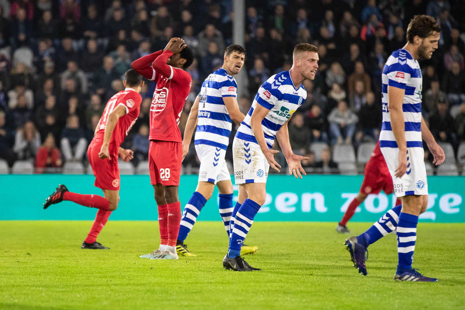 Almere City en De Graafschap vissen niet op Werelddierendag