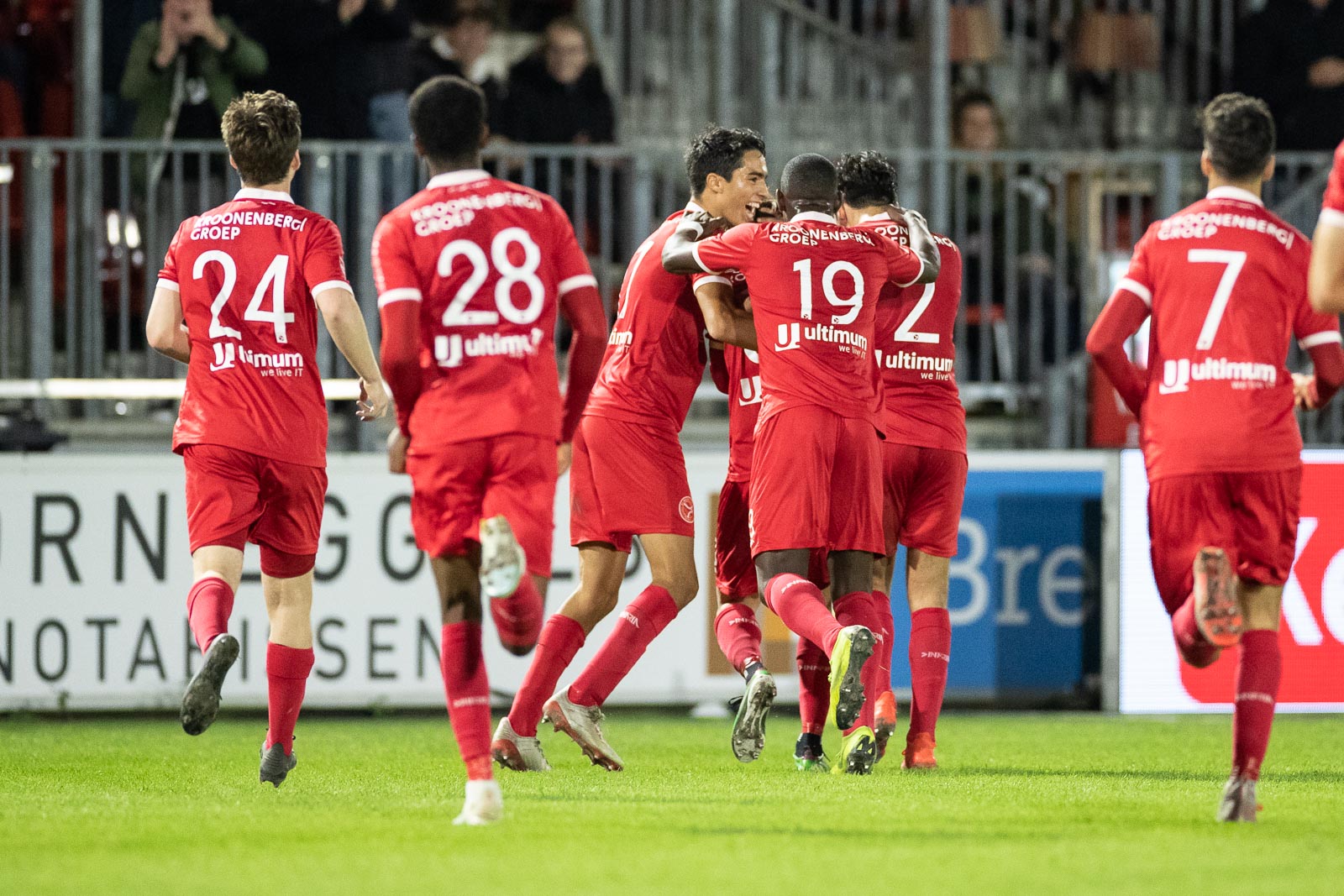 Almere City FC toont eenheid tegen FC Eindhoven