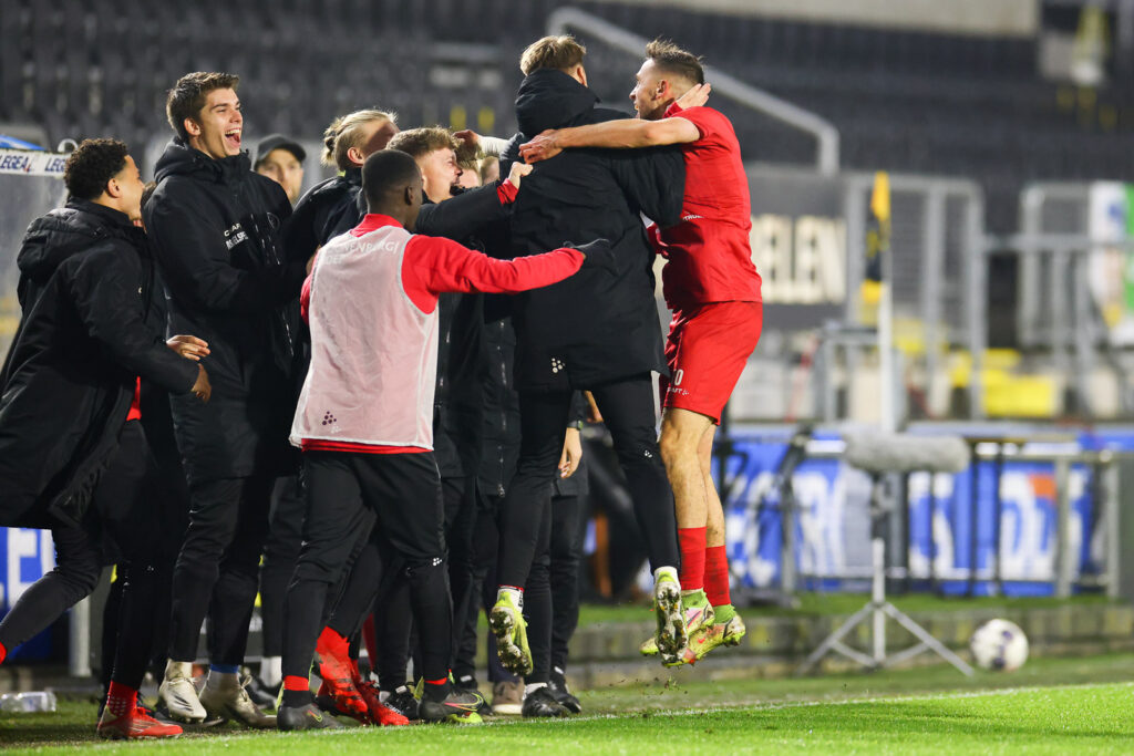 City Is Heftige Rode Lap Voor NAC Breda - Almere City FC