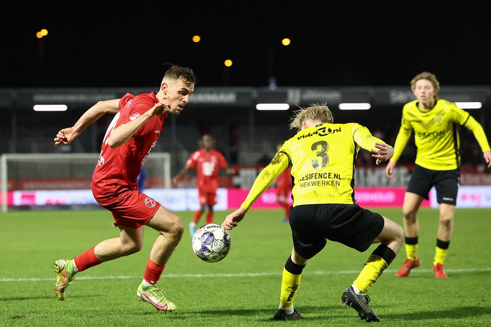 Almere City FC vergeet slingers op te hangen tijdens Vastelaovend