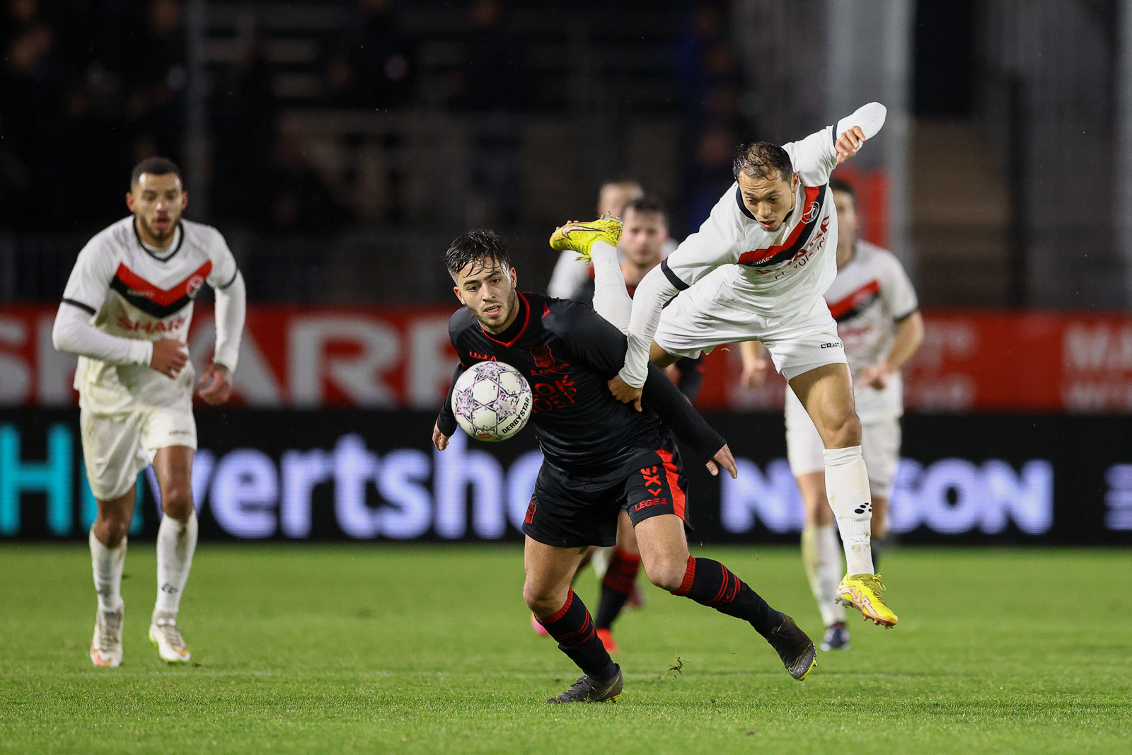 Almere City FC uitgebekerd