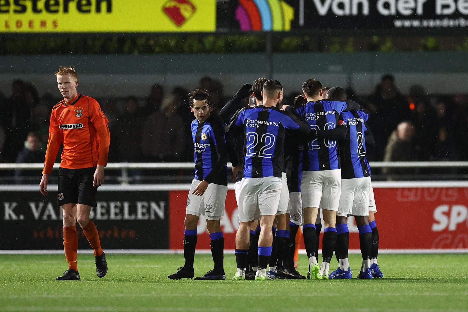 Almere City FC bindt kat op het spek, maar bekert door