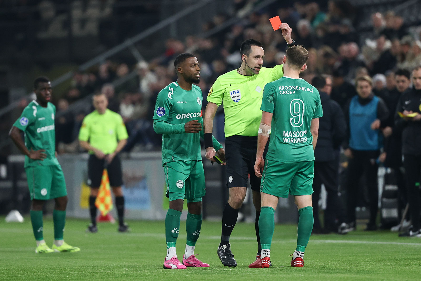 Eén helft wit, één helft zwart: Almere City FC en Heracles in balans