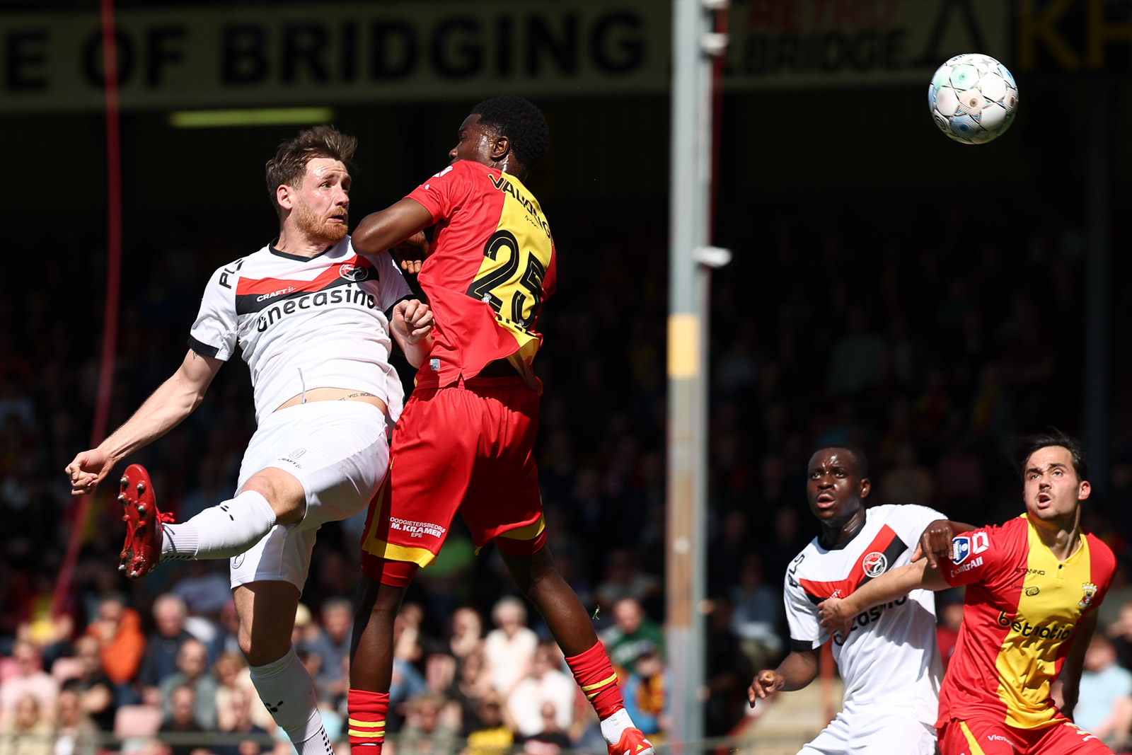 Almere City FC maakt Go Ahead Eagles vleugellam