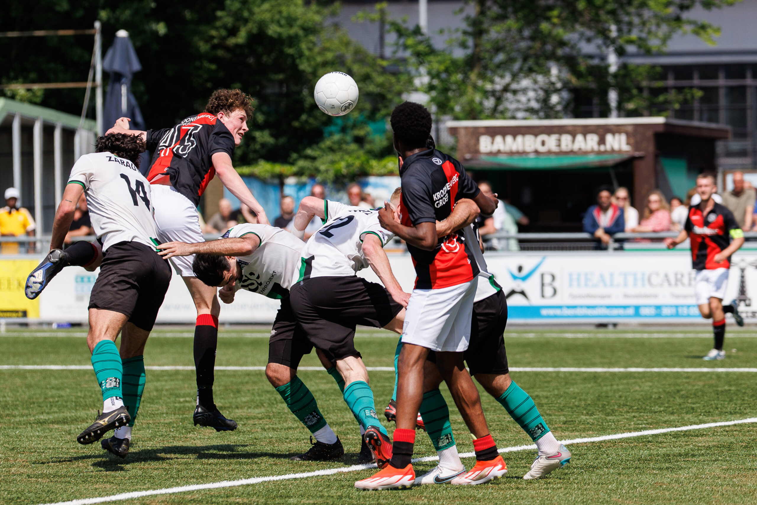 Jong Almere City FC steekt te vroeg kop in het zand in Scheveningen