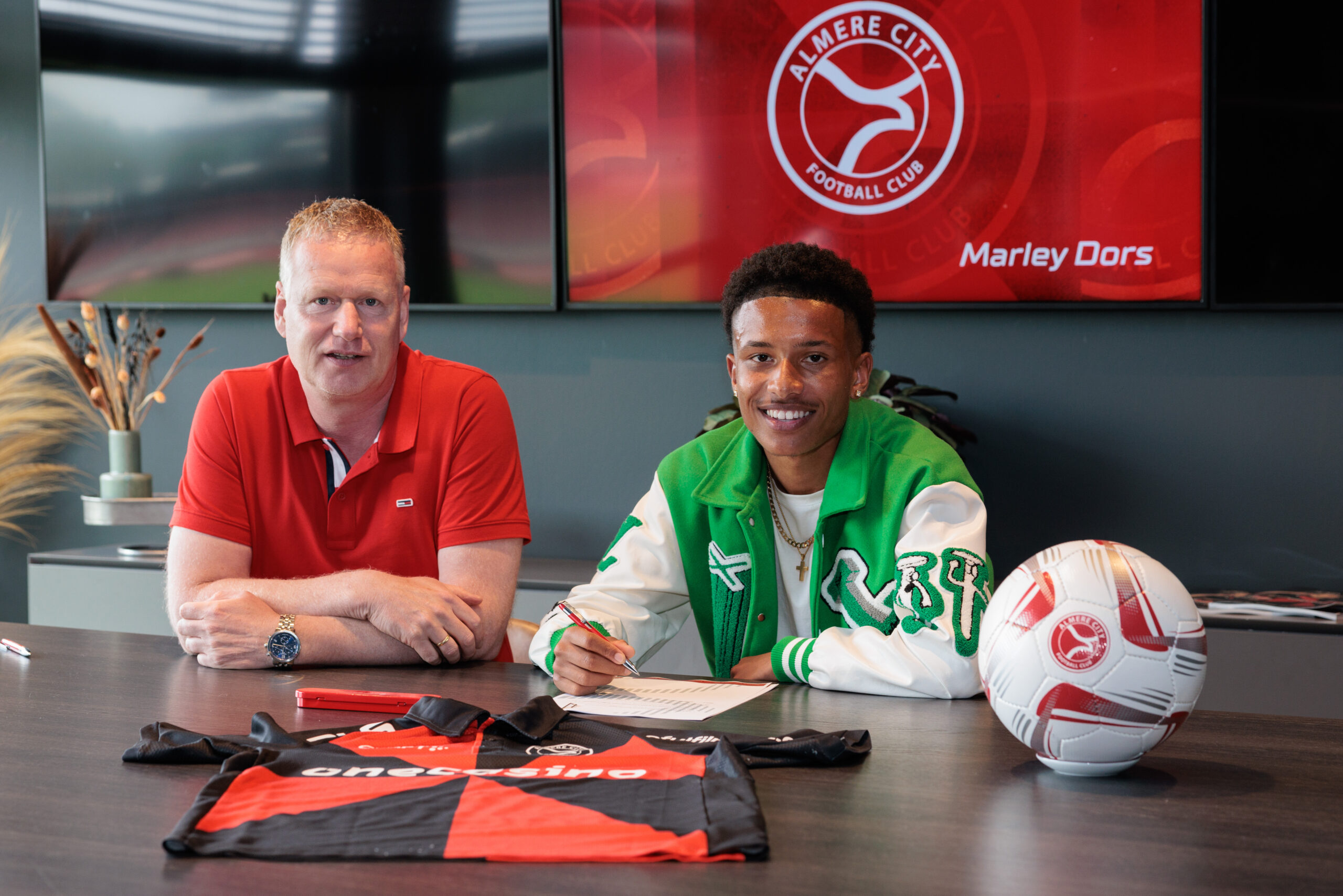 Contract voor jeugdspeler Marley Dors