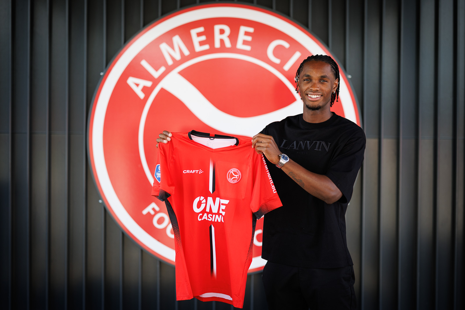 Álex Balboa de ring in namens Almere City FC