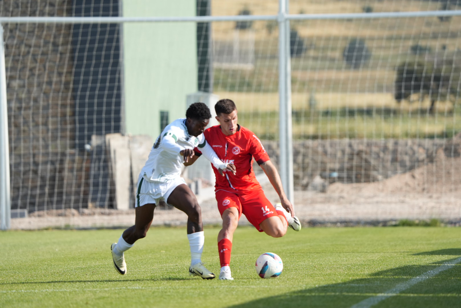 Strijdlustig Almere City FC in Turkije nipt ten onder