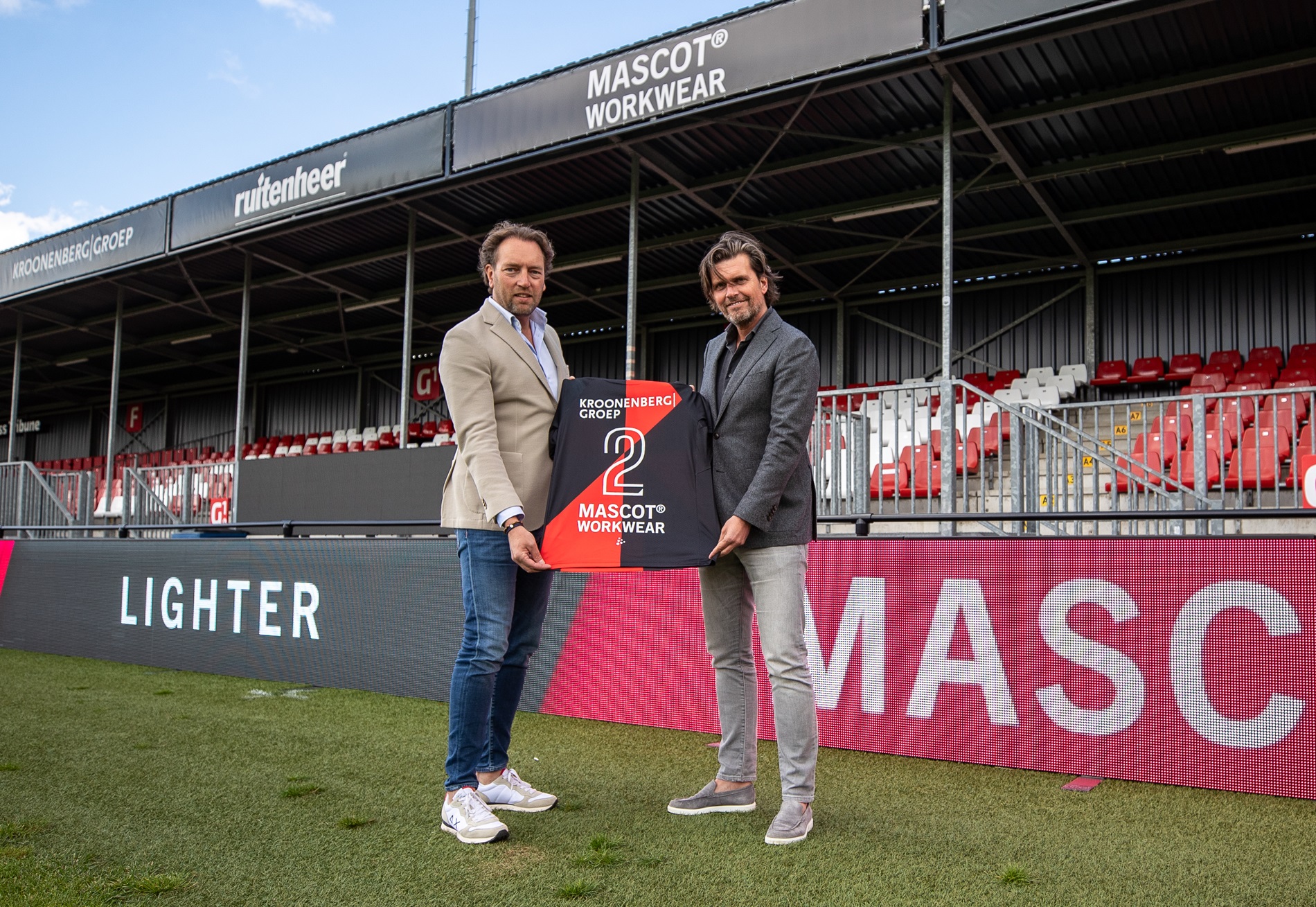 MASCOT® WORKWEAR trotse rugsponsor Almere City FC in Eredivisie