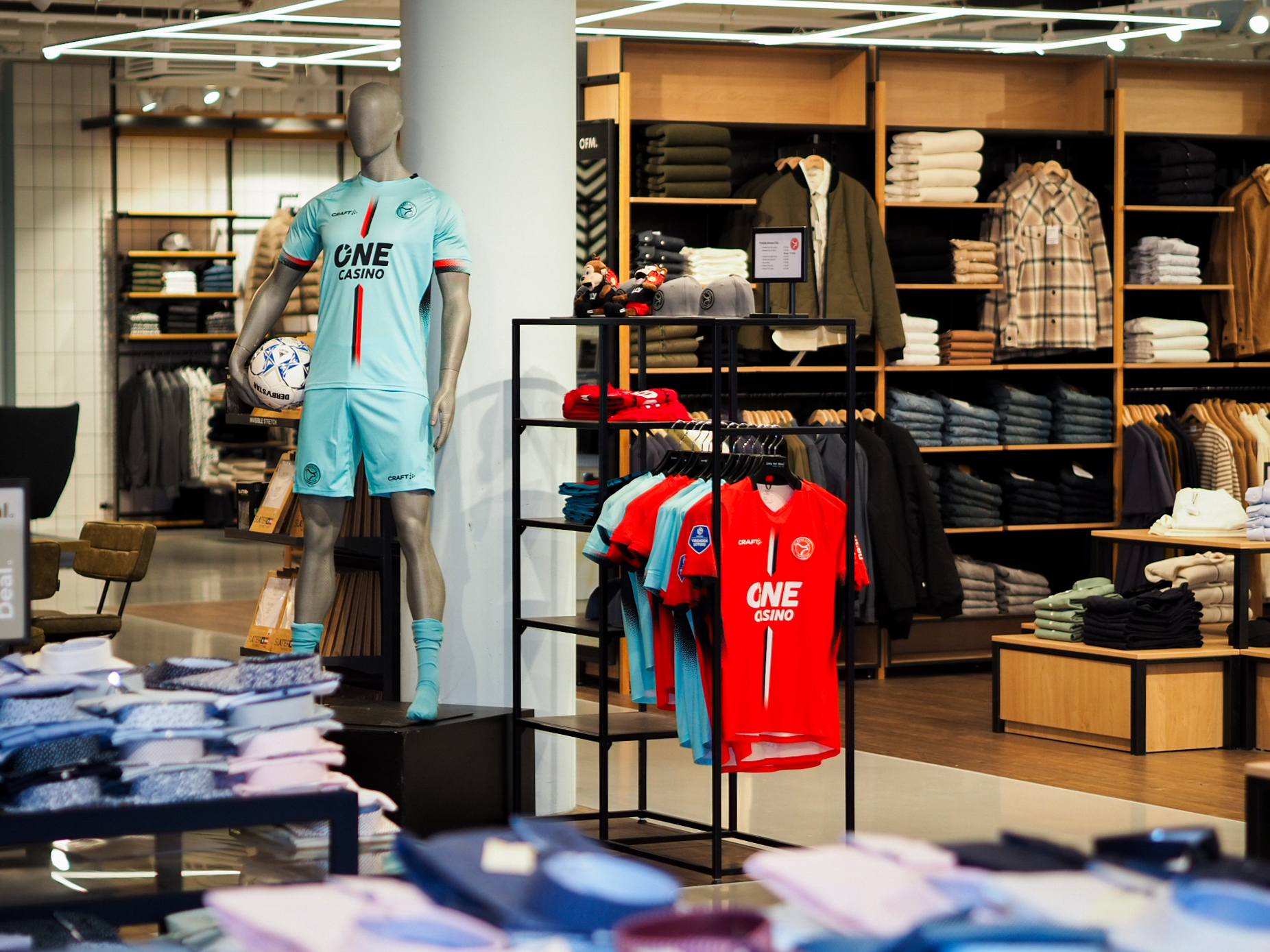 OFM officieel verkooppunt van merchandise Almere City FC